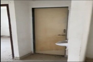 Room in 2 BHK Apartment at Jahangirabad – for Sale