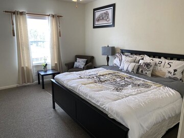 Bedroom in 3.5 BHK Apartment at Defence Colony – for Rent