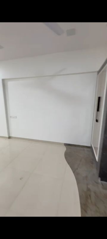 Room in 2 BHK Apartment at Siddhivinayak Nivara, Lower Parel – for Rent