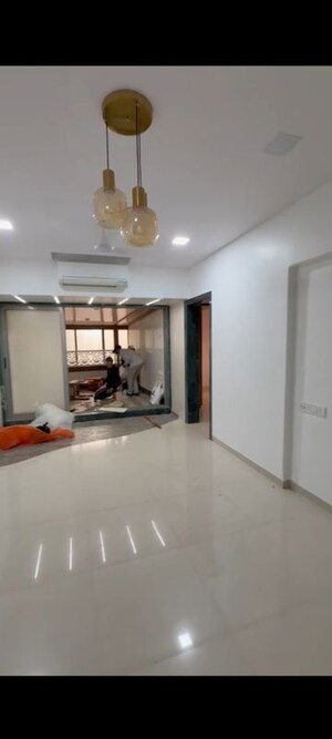 Room in 2 BHK Apartment at Siddhivinayak Nivara, Lower Parel – for Rent