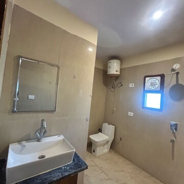Bathroom in 1 RK Builder Floor at DLF City Phase III, Dlf Cyber City – for Rent