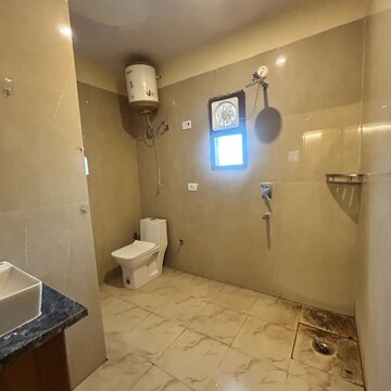 Bathroom in 1 RK Builder Floor at DLF City Phase III, Dlf Cyber City – for Rent