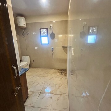 Bathroom in 1 RK Builder Floor at DLF City Phase III, Dlf Cyber City – for Rent