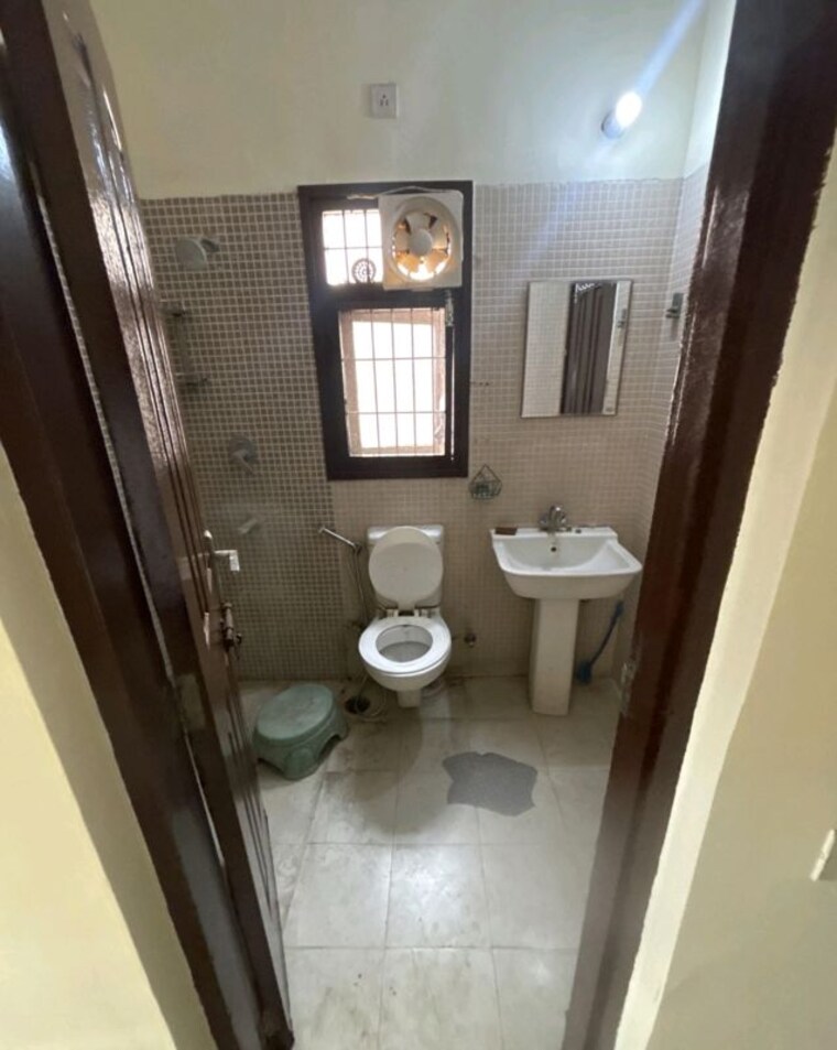 Washroom, wave-floors 2 Bedroom 135 Sq.Yd. Builder Floor In Mahurali Ghaziabad 10063930