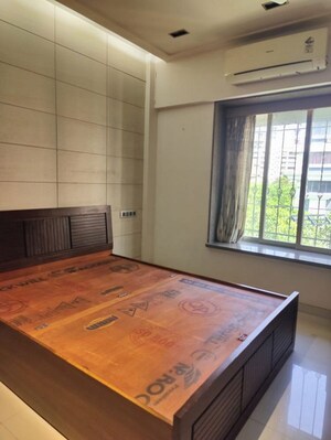 Bedroom in 2.5 BHK Apartment at Bandra West – for Rent
