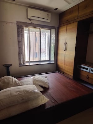 Bedroom in 2.5 BHK Apartment at Bandra West – for Rent