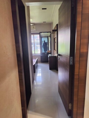 Room in 2.5 BHK Apartment at Bandra West – for Rent