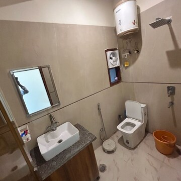 Team Area in 1.5 BHK Builder Floor at DLF City Phase III, Dlf Cyber City – for Rent