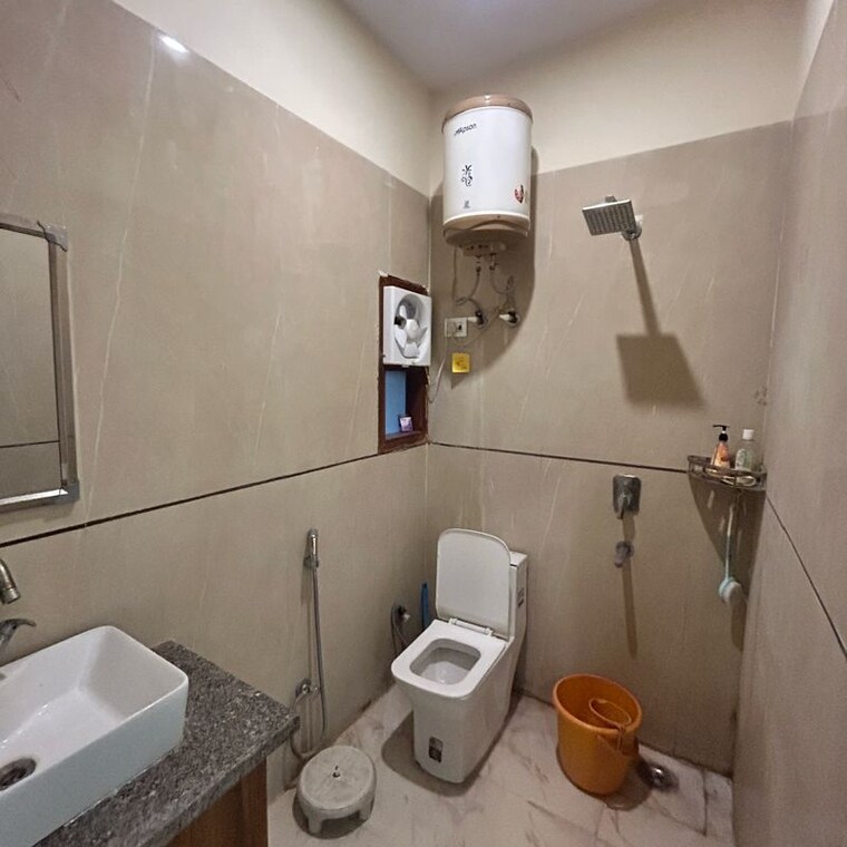 Bathroom, dlf-city-phase-iii 1.5 Bedroom 820 Sq.Ft. Builder Floor In Dlf Cyber City Gurgaon 10063933