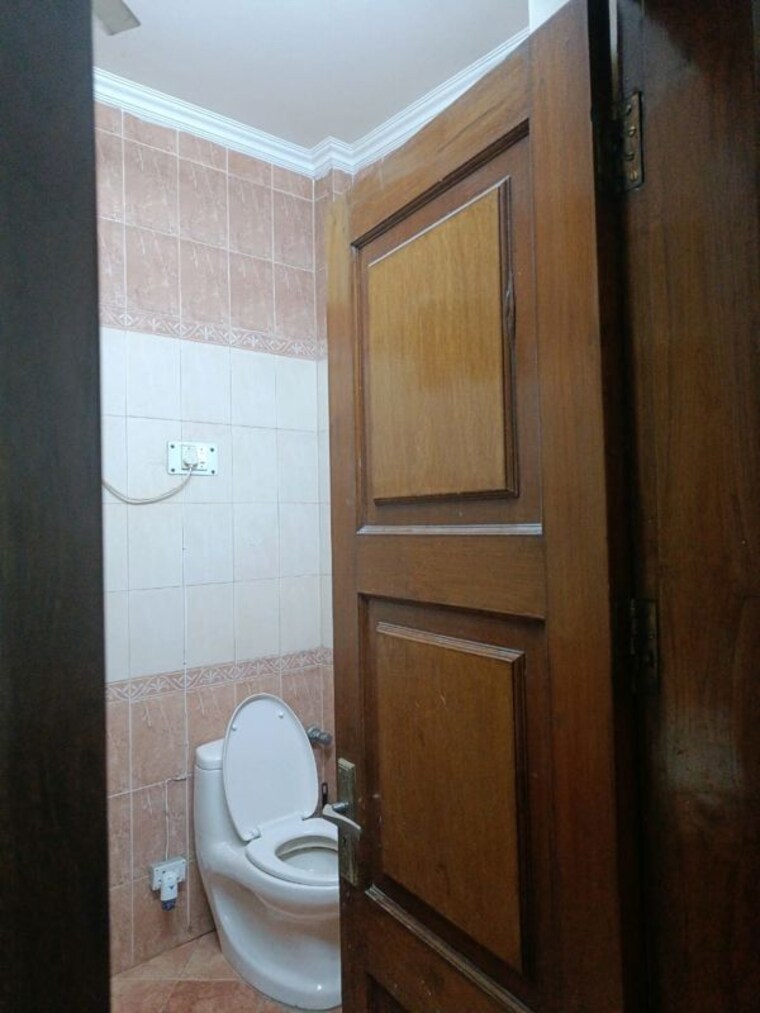 Bathroom, malviya nagar 2 Bedroom 150 Sq.Yd. Independent House In Malviya Nagar Delhi 10063936