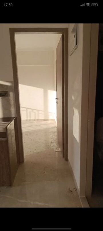 Room in 1 BHK Apartment at Crescent Silverwoods, Powai – for Rent