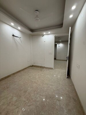 Room in 2 BHK Builder Floor at Saket – for Rent