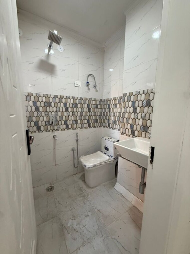 Bathroom, saket 2 Bedroom 850 Sq.Ft. Builder Floor In Saket Delhi 10063965