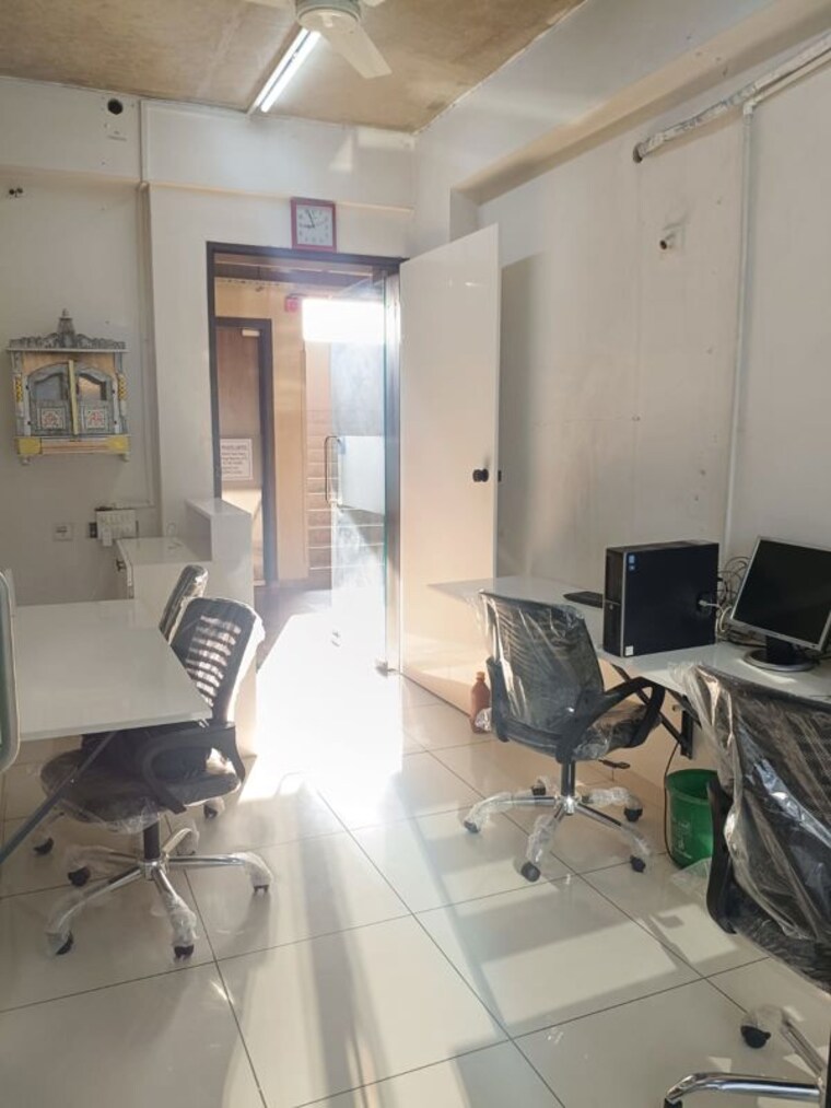 Team Area, makarba Commercial Office Space 483 Sq.Ft. In Makarba Ahmedabad 10063957