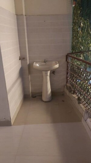 Bathroom in 1 RK Builder Floor at Mayur Vihar – for Rent