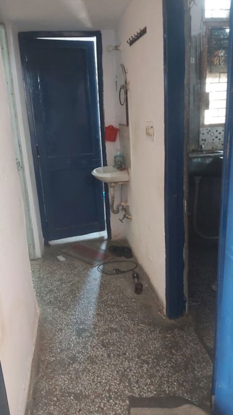 Bathroom, mayur vihar 1.5 Bedroom 650 Sq.Ft. Apartment In Mayur Vihar Delhi 10063975