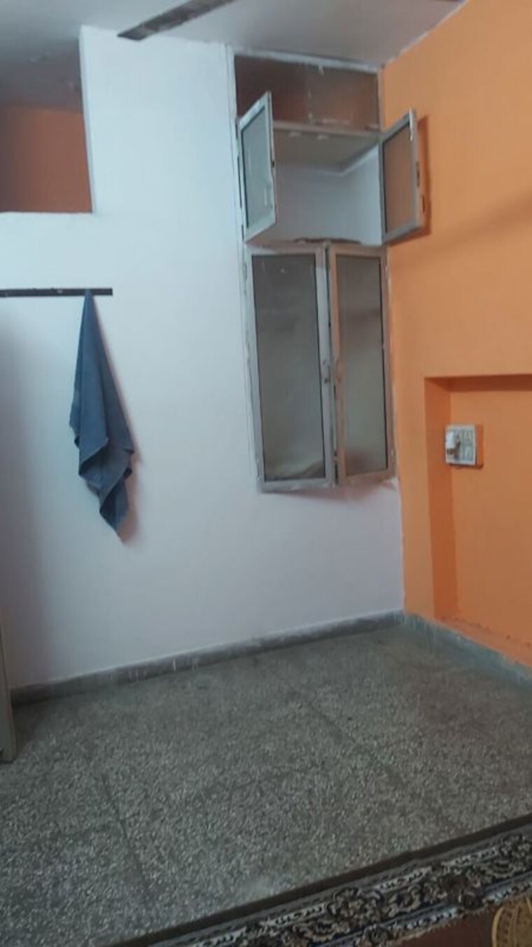 Room, mayur vihar 1.5 Bedroom 650 Sq.Ft. Apartment In Mayur Vihar Delhi 10063975