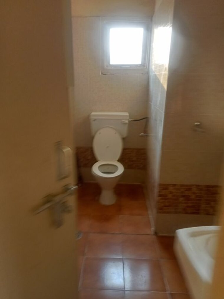 Bathroom, gomti nagar 3.5 Bedroom 1650 Sq.Ft. Apartment In Gomti Nagar Lucknow 10064018