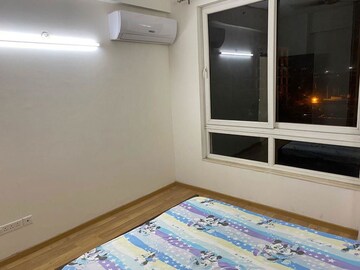 Room in 2 BHK Apartment at Puri Emerald Bay, Sector 104 – for Rent