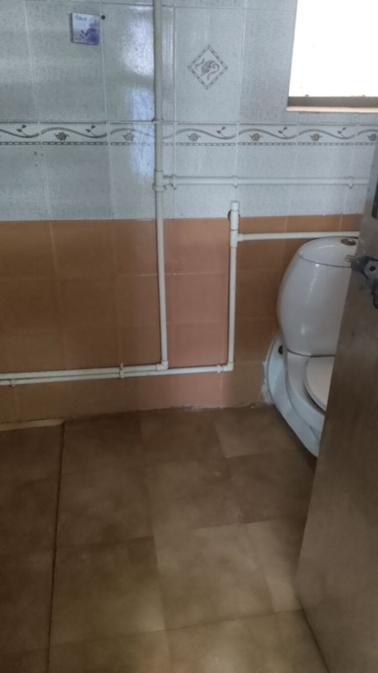 Bathroom, malviya nagar 2 Bedroom 125 Sq.Yd. Apartment In Malviya Nagar Delhi 10062957