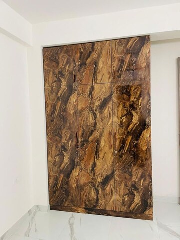 Room in 3.5 BHK Apartment at Smart World Gems, Sector 89 – for Rent