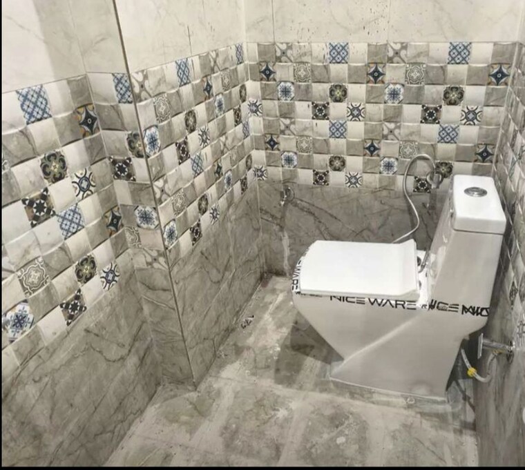 Bathroom, lalkuan 2 Bedroom 600 Sq.Ft. Apartment In Lalkuan Lucknow 10064073