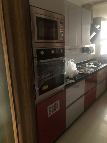 Kitchen in 2.5 BHK Apartment at Oberoi Realty Woods, Goregaon East – for Rent