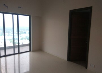Room in 4 BHK Apartment at Dynamix Woodlands Apartment, Malad East – for Rent