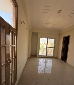 Room in 2 BHK Apartment at Gomti Nagar – for Rent