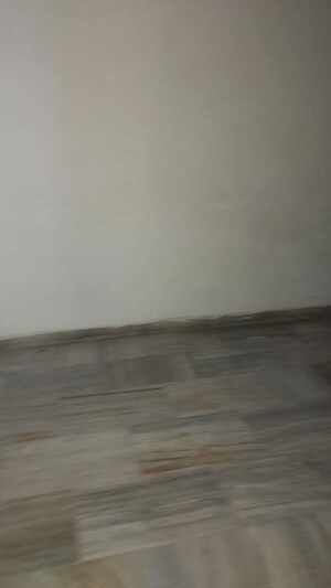 Room in 2.5 BHK Builder Floor at Mayur Vihar – for Rent