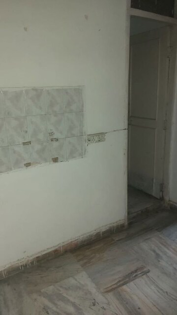 Room in 2.5 BHK Builder Floor at Mayur Vihar – for Rent