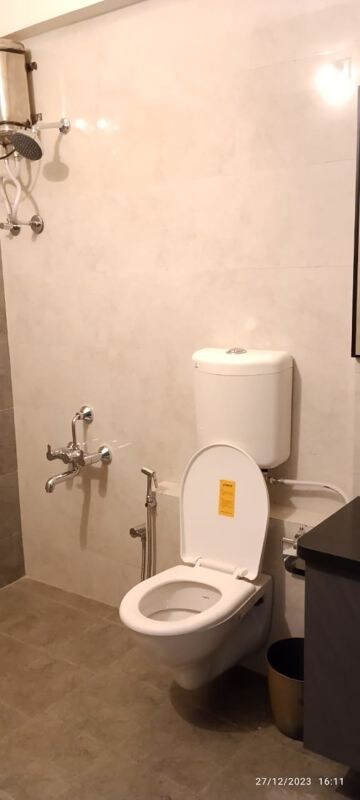 Bathroom in 4 BHK Apartment at Alkapuri – for Rent