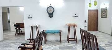 Gym in 4 BHK Apartment at Alkapuri – for Rent