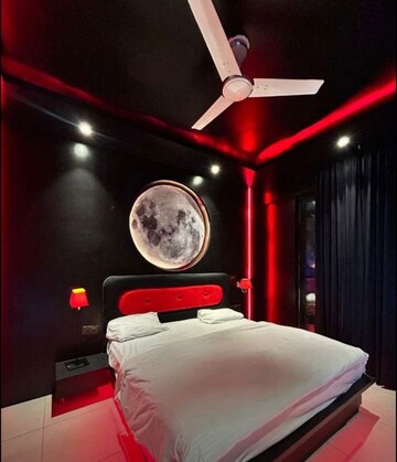 Bedroom in 1 BHK Apartment at Hazratganj – for Rent