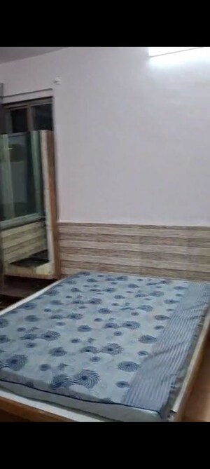Room in 2 BHK Apartment at Kurla East – for Rent