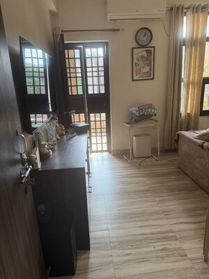 Room in 3 BHK Apartment at Sector 46 – for Sale