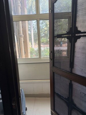 Room in 3 BHK Apartment at Sector 46 – for Sale