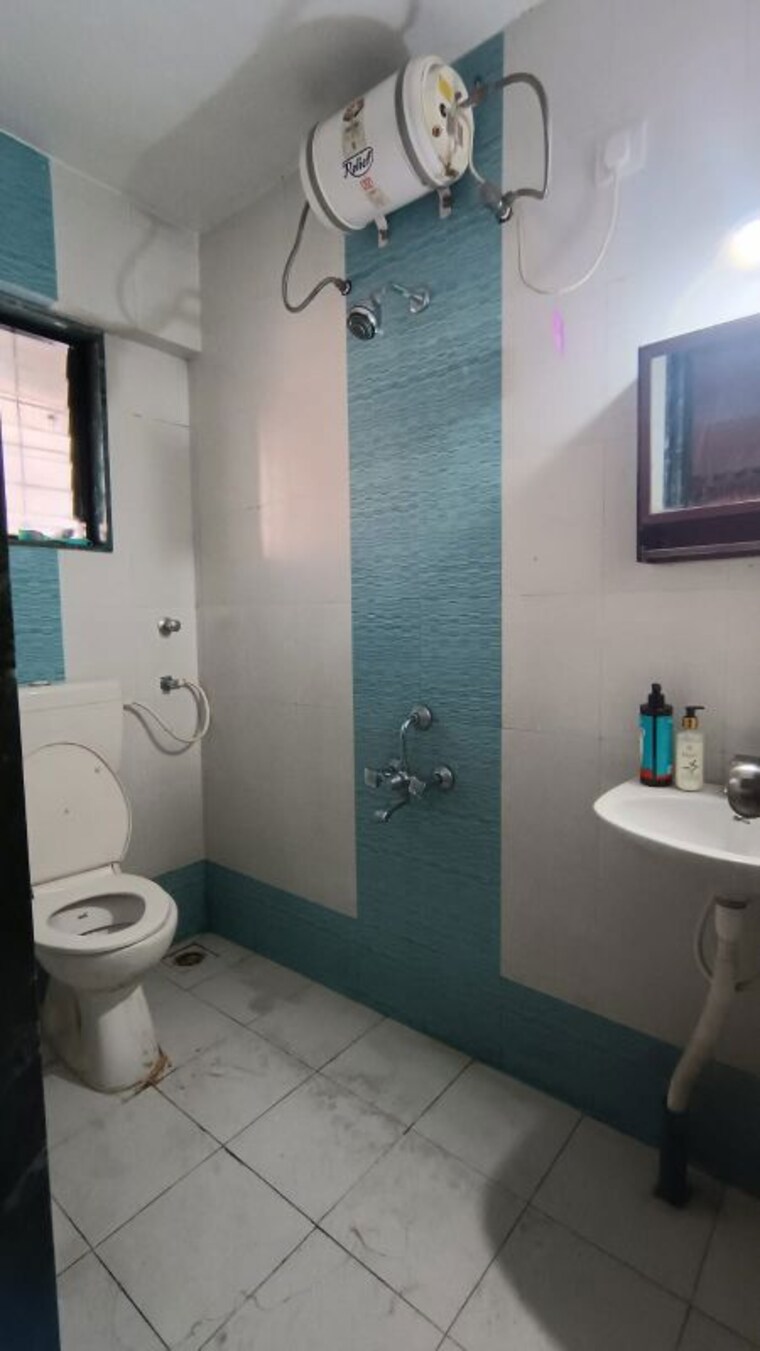 Bathroom, zala-complex 2 Bedroom 850 Sq.Ft. Builder Floor In Gultekdi Pune 10064331