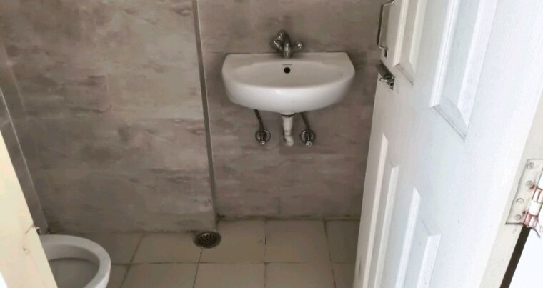 Bathroom, wave-dream-homes 2 Bedroom 808 Sq.Ft. Apartment In Wave City Ghaziabad 10064350