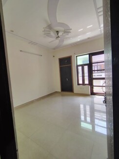 2 BHK + Pooja Room Builder Floor For Rent in Sector 9