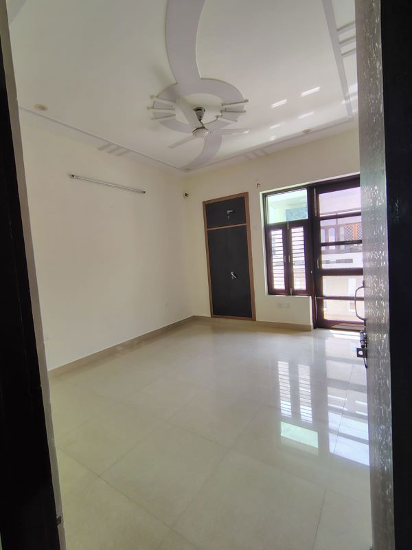 2 BHK + Pooja Room Builder Floor For Rent in Sector 9