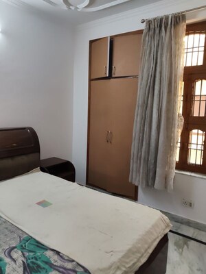 Room in 2 BHK Builder Floor at Sector 9 – for Rent