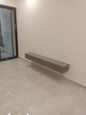 Room in 4 BHK Builder Floor at Sector 9a – for Rent