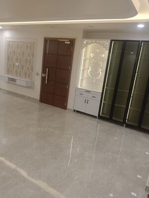 Room in 4 BHK Builder Floor at Sector 9a – for Rent