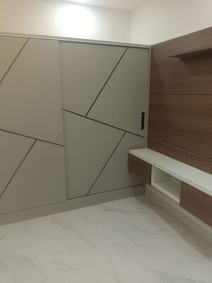 Room in 4 BHK Builder Floor at Sector 9 – for Rent