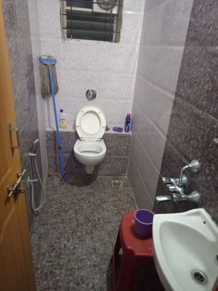 Bathroom, miracle-apartments 2 Bedroom 900 Sq.Ft. Builder Floor In Btm Layout Bangalore 9622664