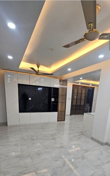 Master Bedroom in 3 BHK Builder Floor at Sector 9 – for Rent