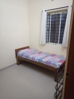 2 BHK Apartment For Rent in Miracle Apartments