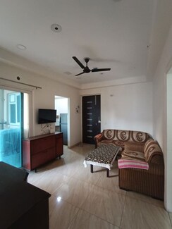 2 BHK Apartment For Rent in Gaur City 2 - 14th Avenue