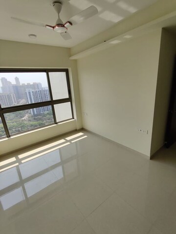 Room in 2 BHK Apartment at Kalpataru Paramount, Kapur Bawdi – for Rent